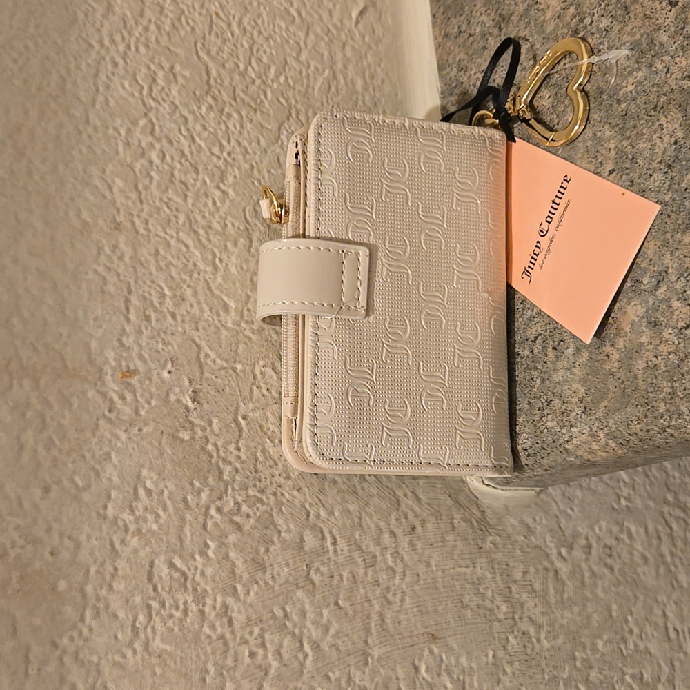Juicy Couture Simply Perfect Tab Card Wallet Cream with Gold Heart NWT - Picture 2 of 3